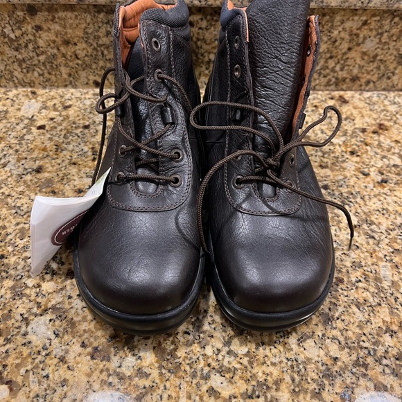 New w/rags no box. Birkenstock. Marked 41 (10) but fits like a 9.5. - Picture 10 of 11